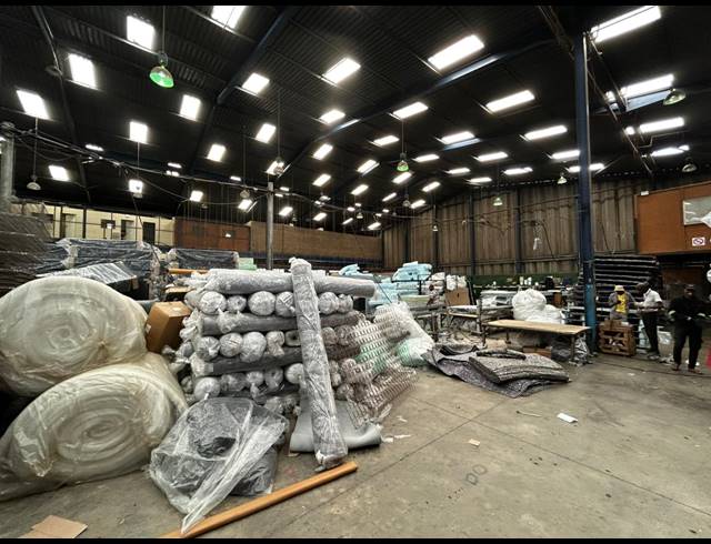 2,900M² WAREHOUSE TO LET IN KEW